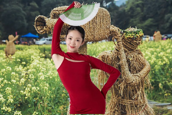 丁水之入选十里岗乡天艺舞姿节奏者，挡住强敌