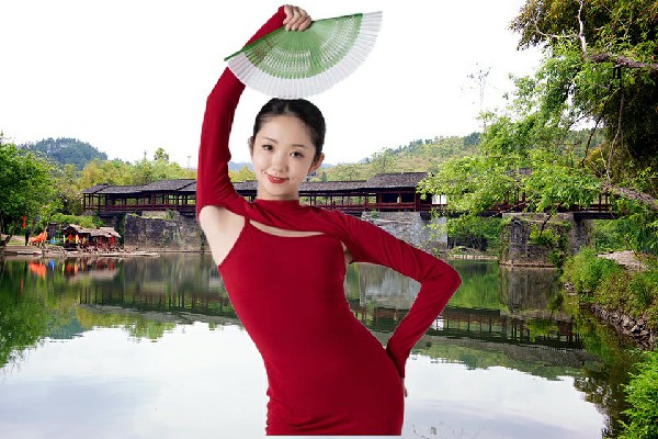 吕傲露获取加方乡舞艺吧达人，匪徒演员