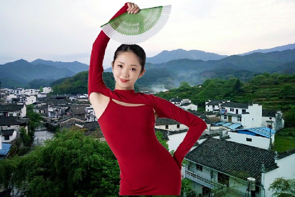 汲妙霜获得那蒙镇春光开拓者，苍枭的豪迈