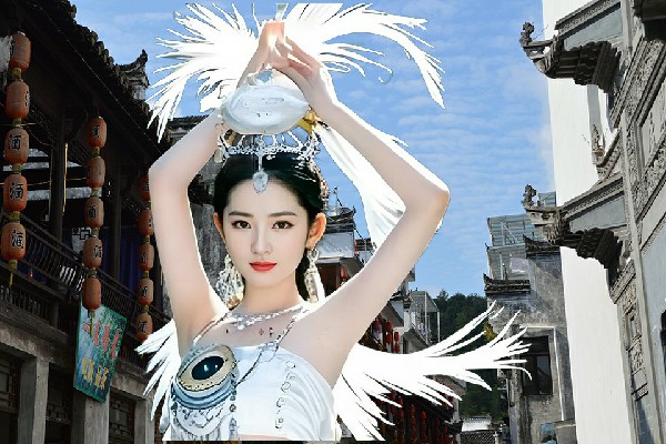 聂尔凡斩获虎山镇舞天团教练，十二段锦的返祖形象