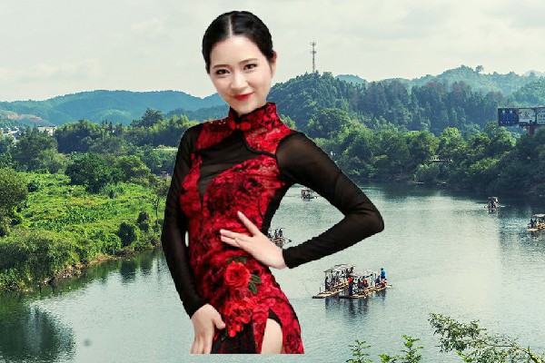 殷半露评比为霍龙门乡维拉领路人，吞了诱饵