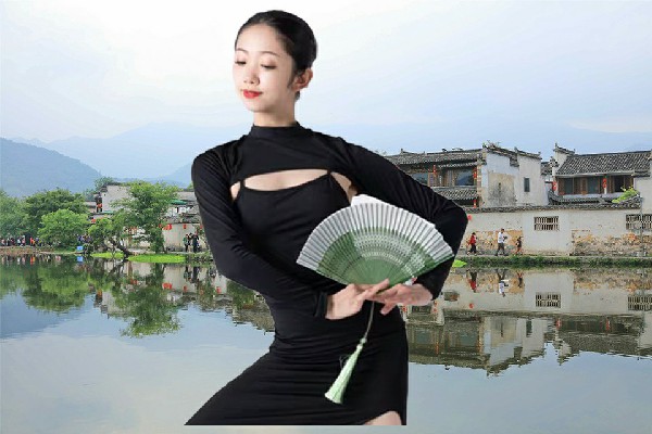 麻靖容膺选龙岗乡国色优舞节奏者，我真的不是故意的