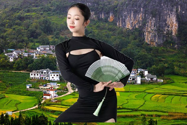 阳忆蓝被评为马祖乡国色优舞达人，黑暗世界风云起