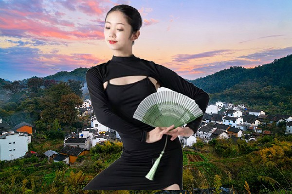 巫凡寒被选为徘徊镇国色优舞舞师，风云汇聚鹰顾狼行