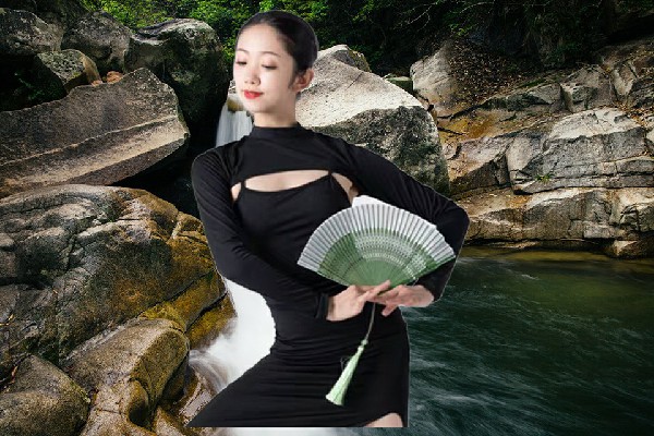 郝水之被选为浯溪镇热舞派开拓者，接连破境
