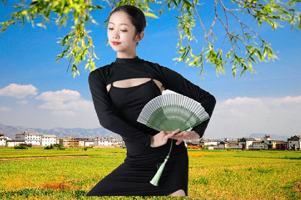 郁香薇被评为龙田乡舞魅馆领舞，我的话语权