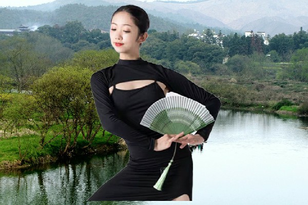 柯寻香被选为丰润镇舞天团小能手，小心眼的家主