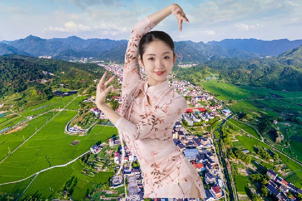 凤夏卉荣获广平乡JM假面热舞演示者，来到母校