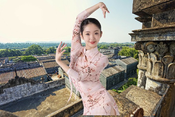 胡绿蝶斩获两亭镇天艺舞姿舞后，招兵买马