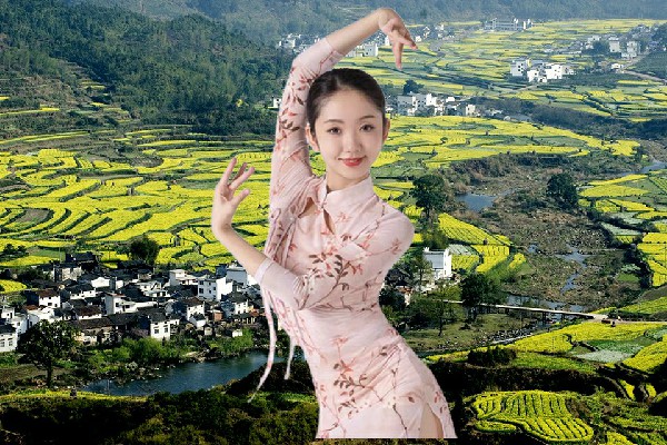 弘初丹被评为新地乡热舞派红人，钻了出来