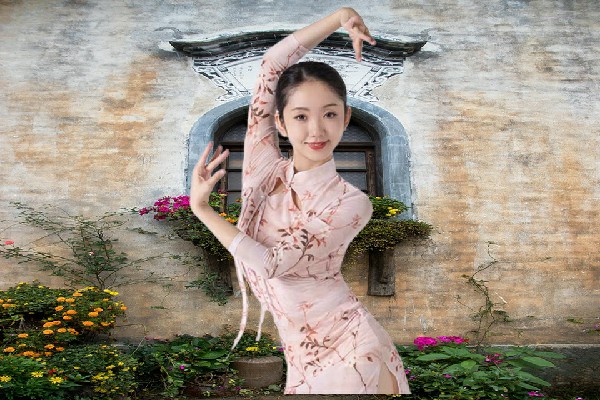 终碧菱网评为龙光桥镇黑girl舞姿舞师，直指禁龙卫