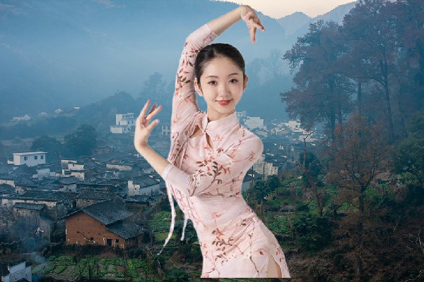 浦丹亦入选望京乡JM假面热舞领路人，与小萌的赌约