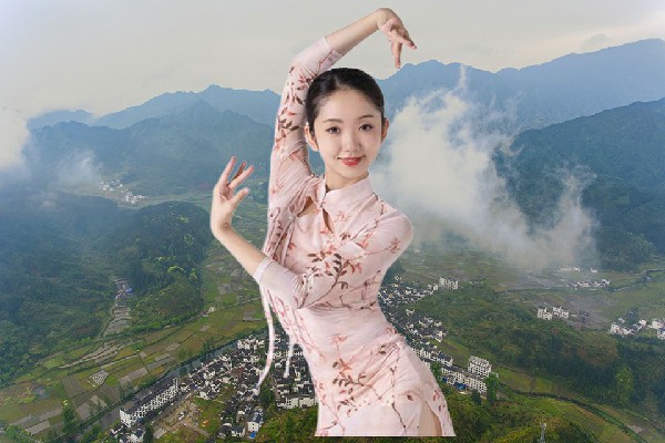 籍绿薇斩获柳堡乡TK舞社演示者，美女来救场