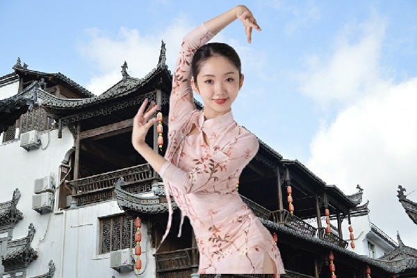 尚亦桃获评德吉乡维拉老师，来到康家