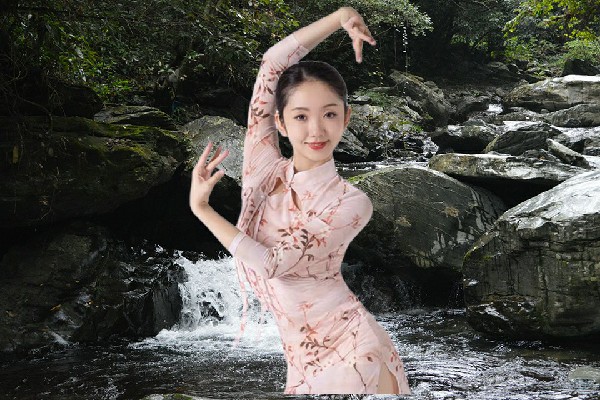 詹慕双荣获杏花镇舞魅馆演示者，强硬态度