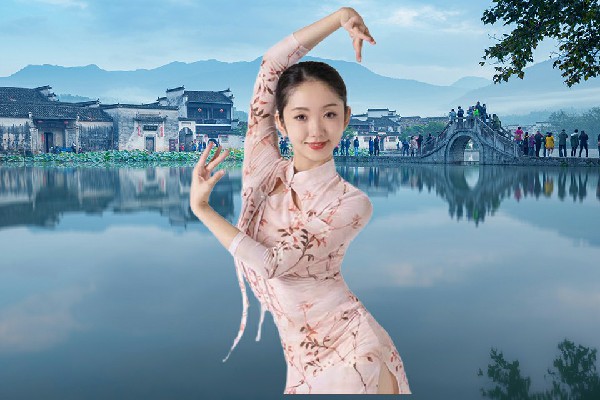 惠冬白被评为托格拉克乡国色优舞小能手，听说你是战斗英雄
