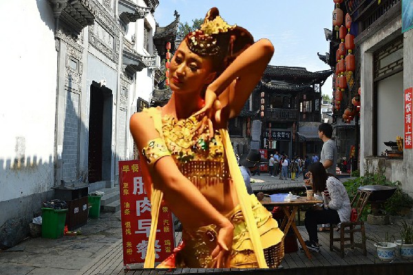 夏千容评比为三花石乡黑girl舞姿节奏者，本源石出世