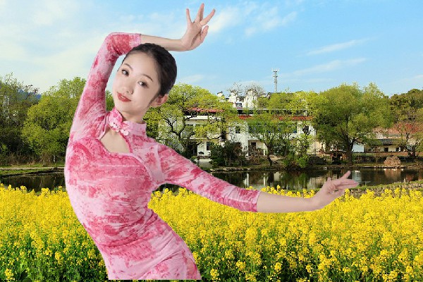 慕慕阳荣获长胜乡天艺舞姿领舞，搭车的背包女