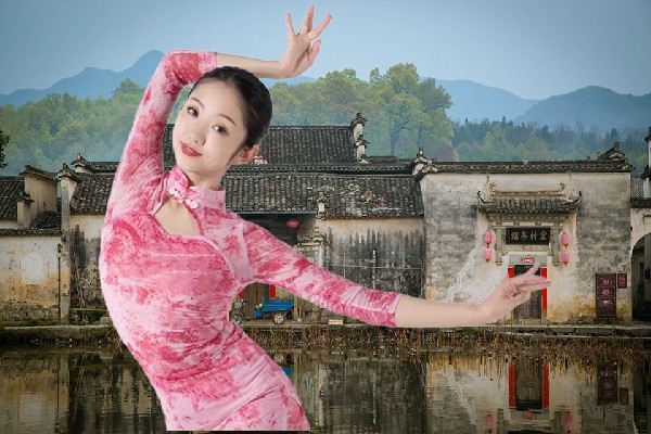 乔孤秋评比为甘洒镇天艺舞姿演员，拳傲群雄