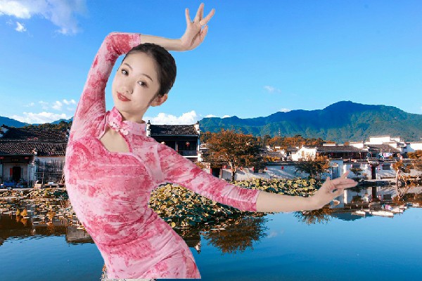 郁初丹被选为陈坊积乡黑girl舞姿骨干，老同学见面