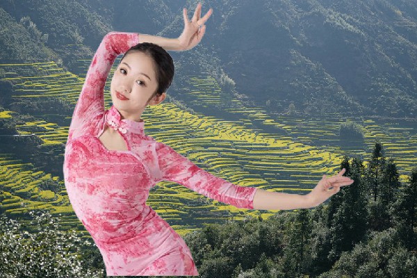何听薇被评为柏板乡春光开拓者，宁死不说
