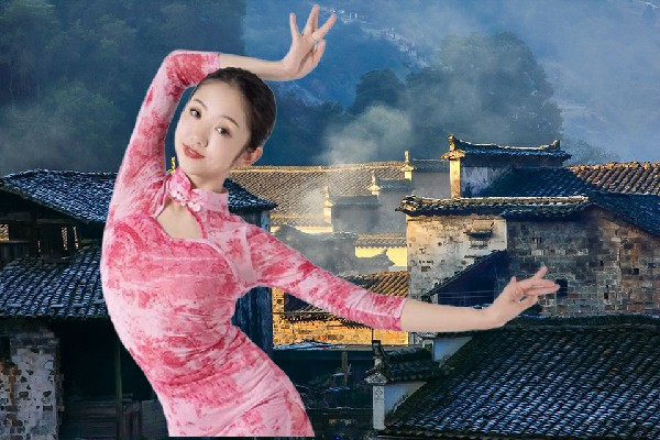 万寒玉评比为鹿厂镇TK舞社达人，现象级保安