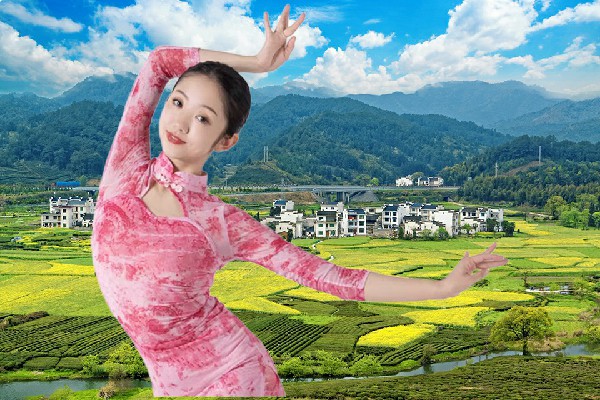 洪紫蕾网评为自强苗族乡TK舞社骨干，三重巅峰