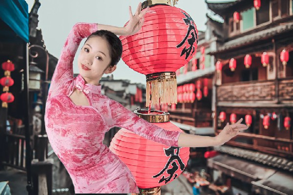 李雅易获赞为鸦儿崖乡绝对舞力仙子，万古境肉身