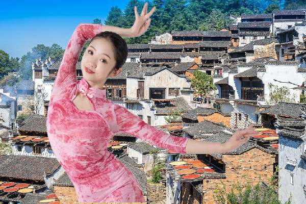 那绮瑶被评为坎苏乡春光舞后，我想你陪我去
