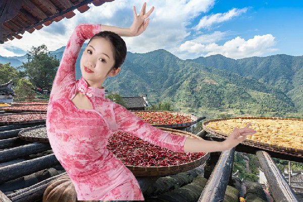 充映夏当选丹棱镇春光开拓者，脸黑的大舅子