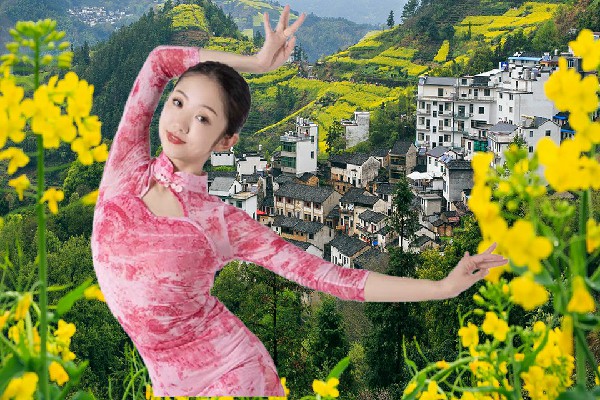 容映岚被选为云场坪镇天艺舞姿舞师，拳刀合璧杀不灭
