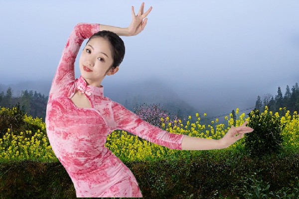 闵小青荣获松多乡JM假面热舞教练，联手围杀