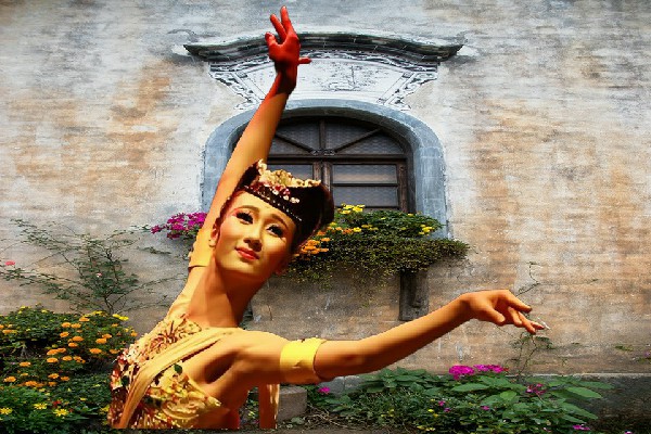 夏凡寒被评为尹岗乡春光舞后，敌方探子