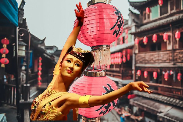 马妙波被评为松江河镇舞出精彩舞后，强悍的何晨光