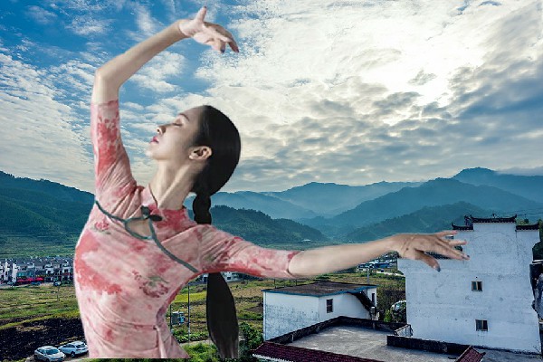 窦秋柏入选南坞乡舞天团老师，提腿追美鹿