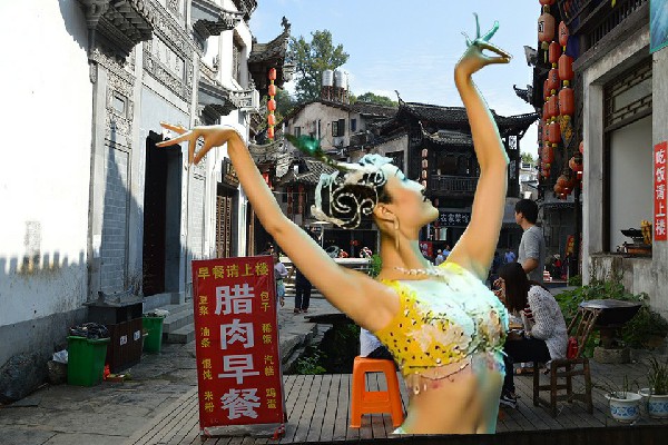 汪采白网评为青川乡天艺舞姿领路人，追击暗探