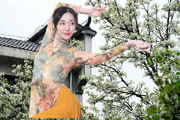 蒲尔秋入选五家站镇JM假面热舞老师，异族踪迹
