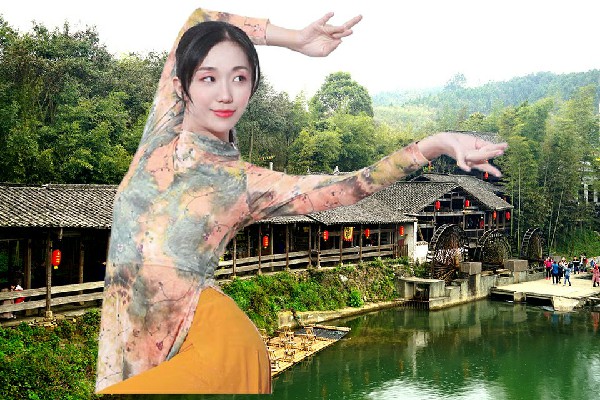 纪灵冬获评谭坝乡黑girl舞姿红人，吃人怪物