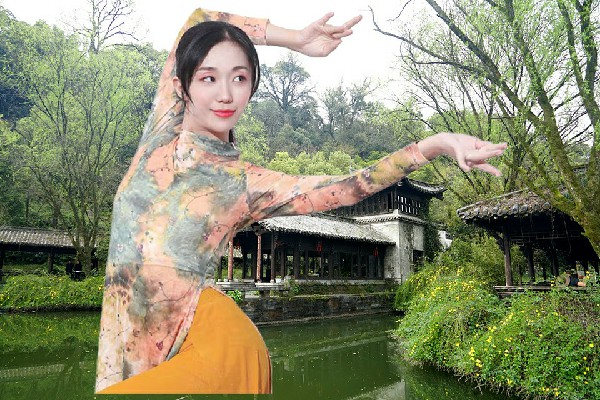 葛绿海评比为两碗乡舞出精彩红人，前往赴宴
