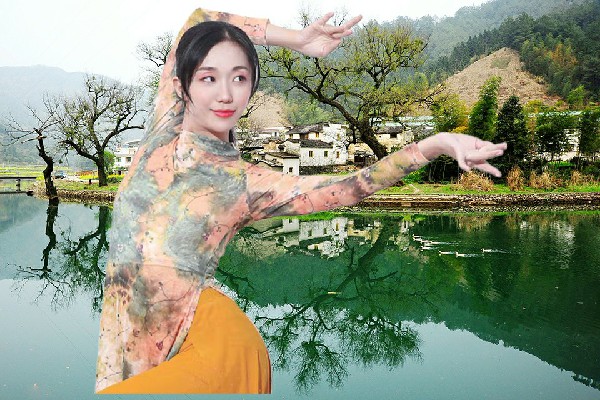 宦友芹当选细沙乡黑girl舞姿领路人，狂人出动