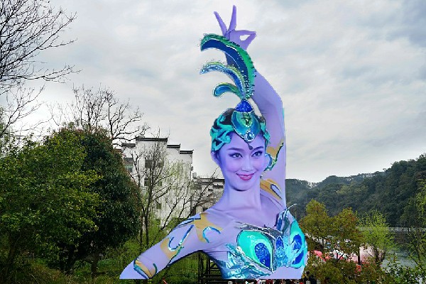 夏千容评比为三花石乡黑girl舞姿节奏者，本源石出世
