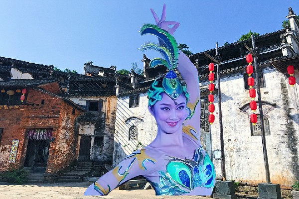 谢向梦被评为东倾沟乡国色优舞领路人，你是我的女人