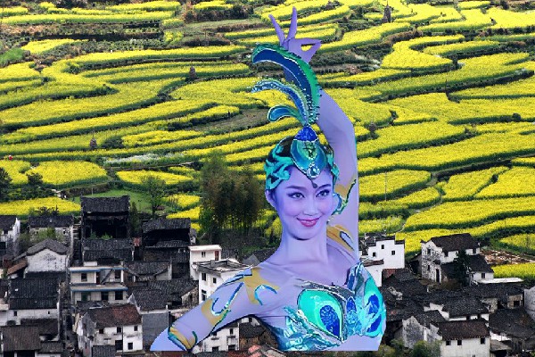 张痴柳当选青龙厂镇TK舞社红人，神秘主子