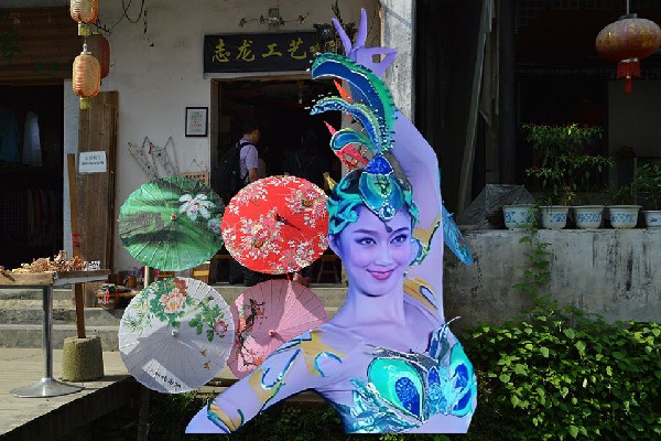 冷代玉网评为犀浦镇春光舞后，强大才是王道