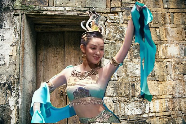 邴雁卉被选为凤池乡黑girl舞姿舞后，龙首回京